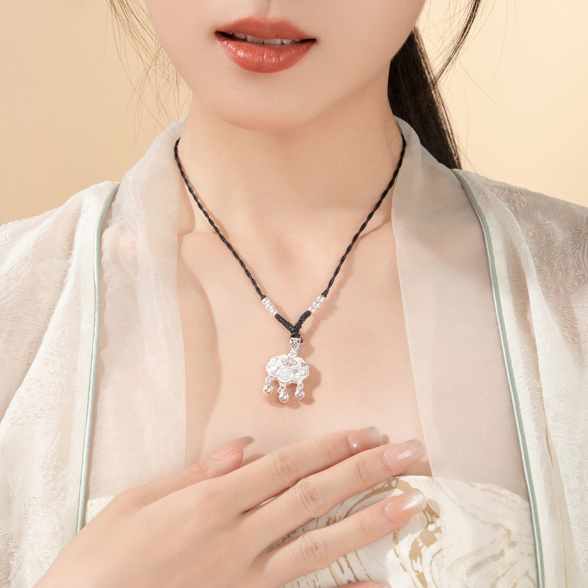 Lao Feng Xiang S990 Серебряные ожерелья унисекс