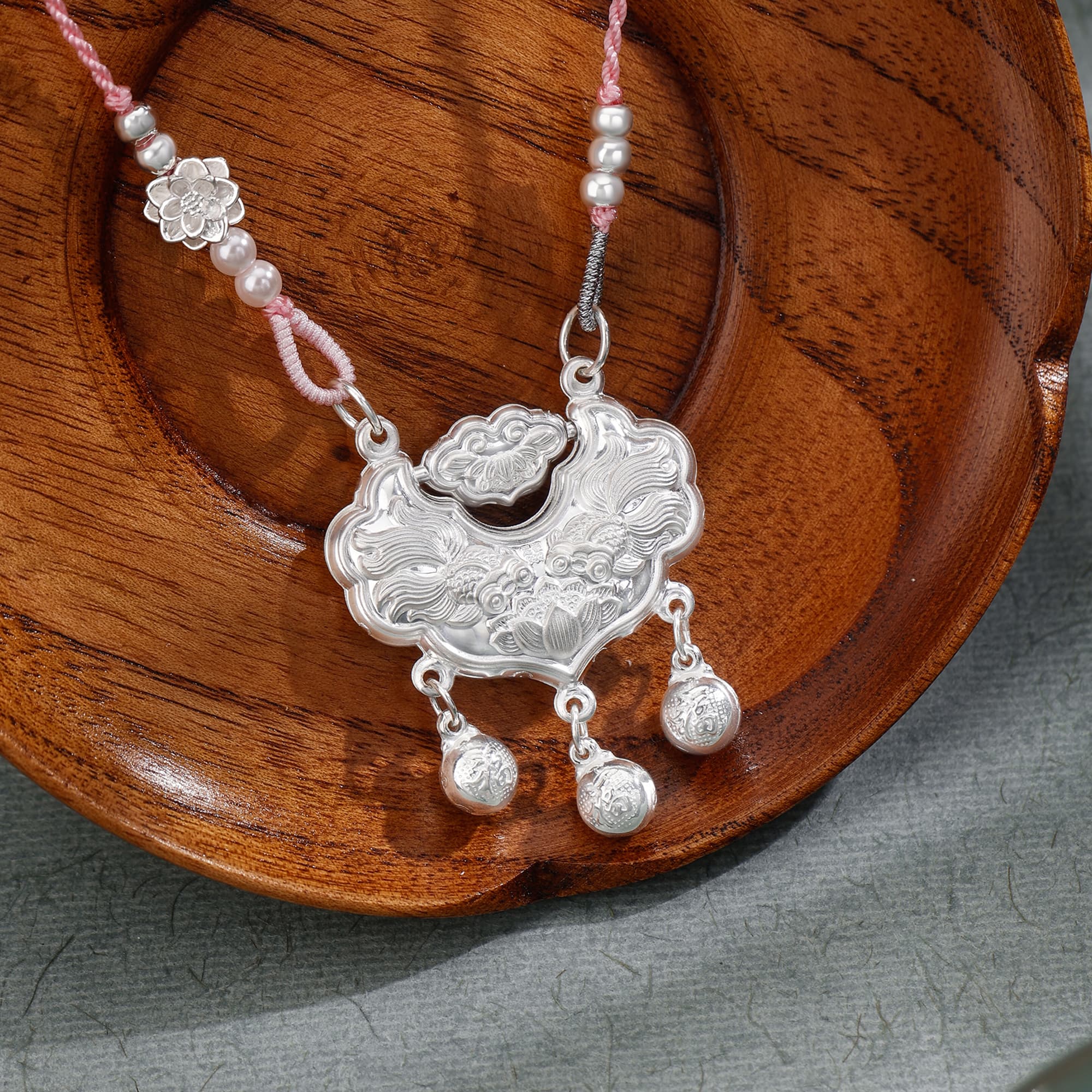 Женские ожерелья из серебра 990 пробы Lao Feng Xiang