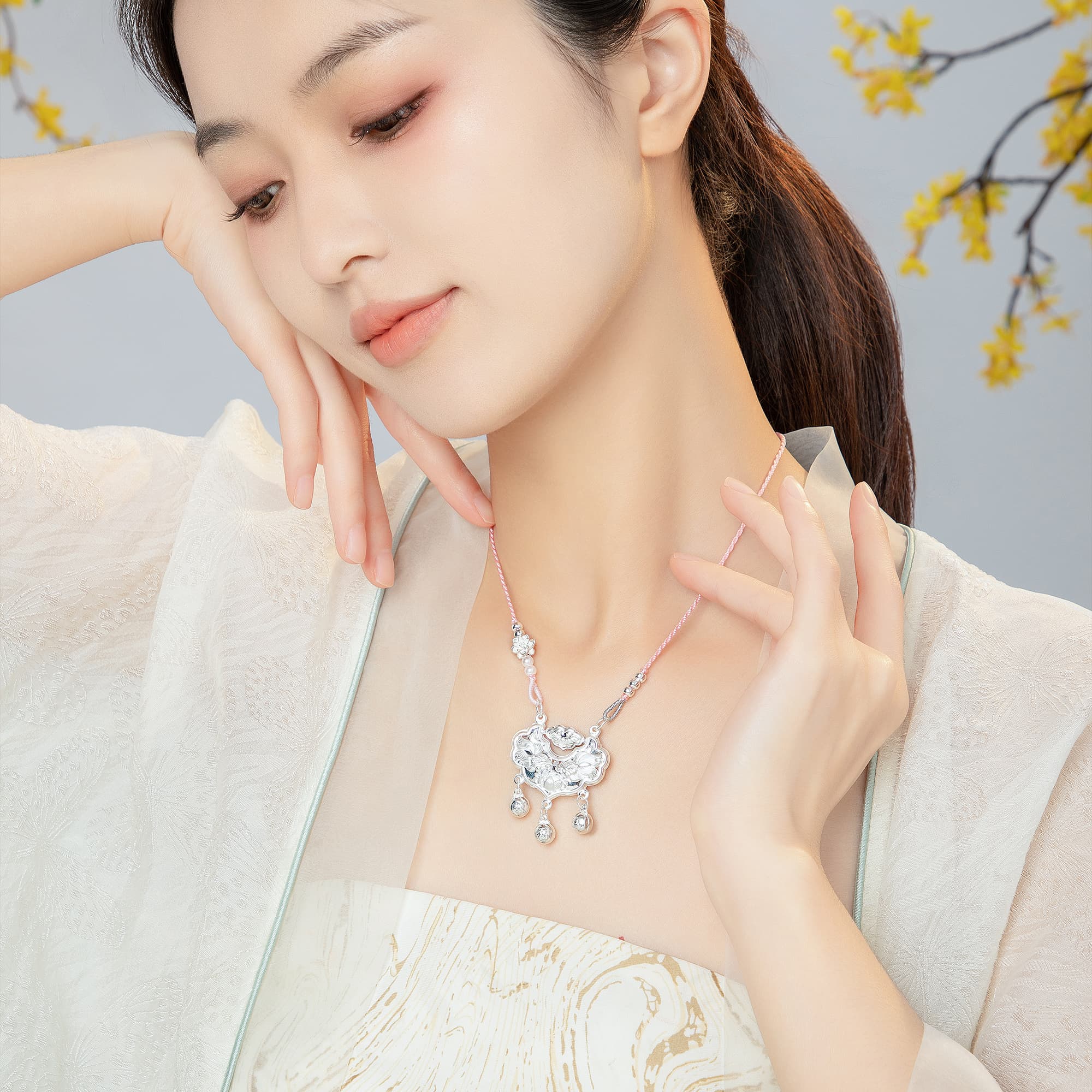 Женские ожерелья из серебра 990 пробы Lao Feng Xiang