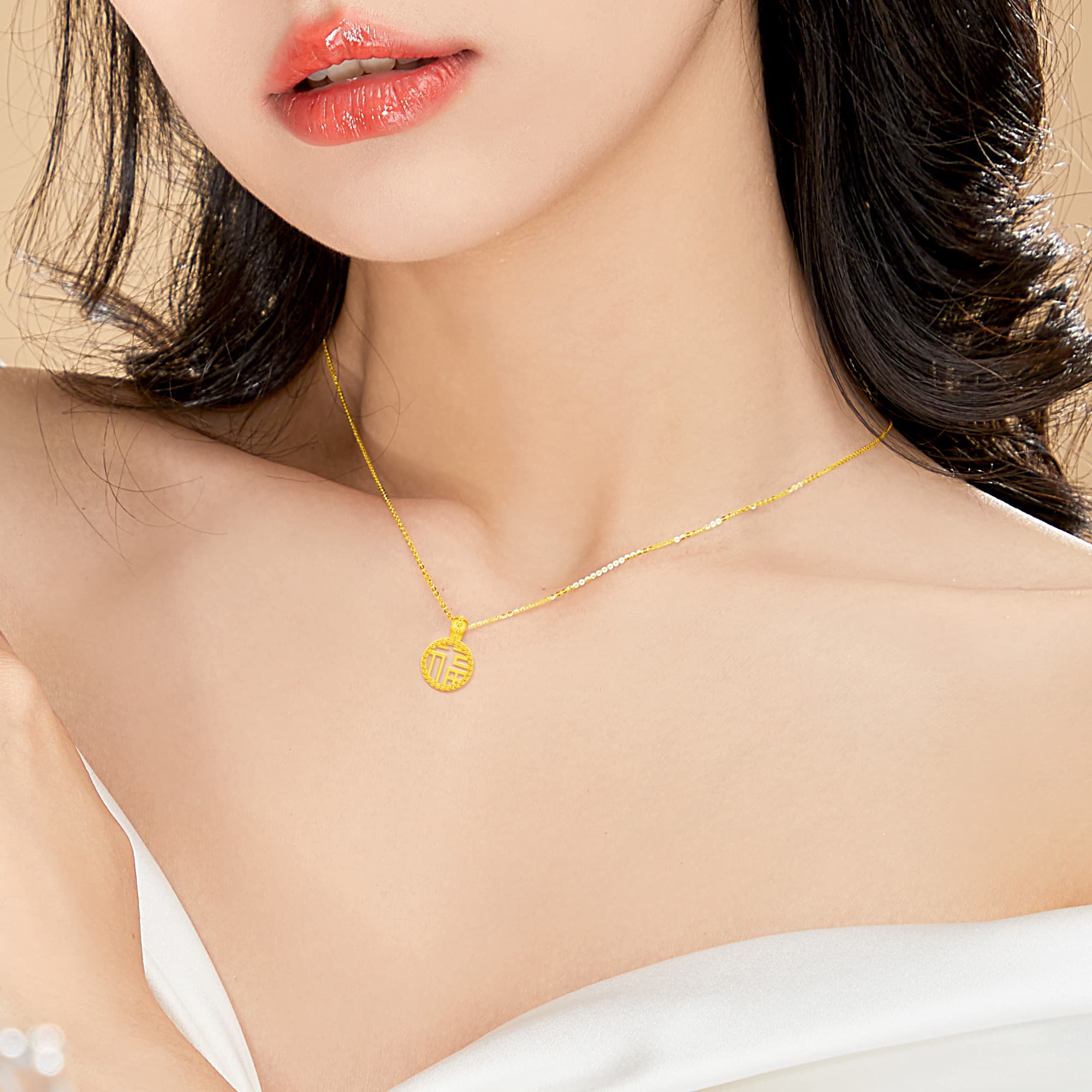 Женское золотое ожерелье Lao Feng Xiang