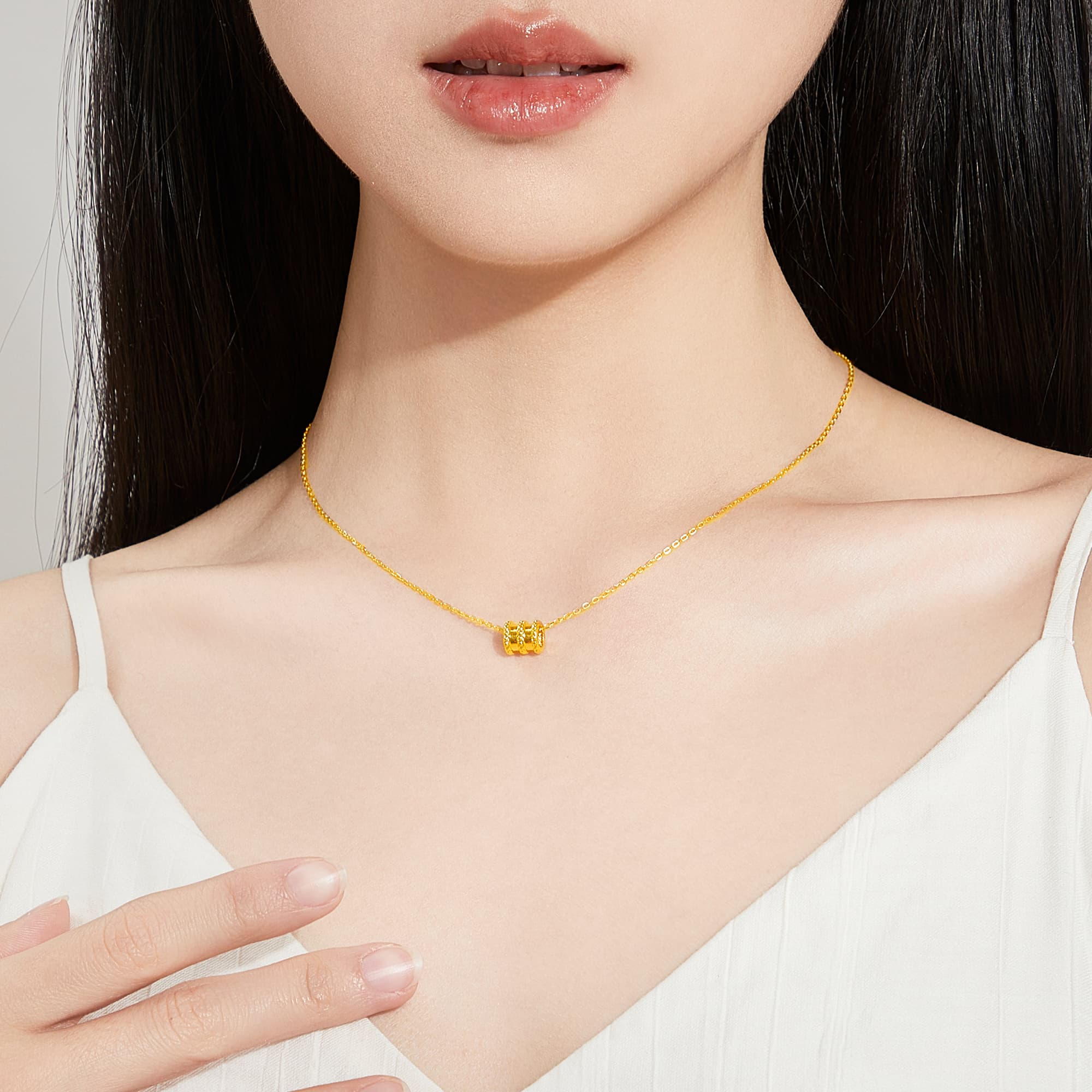 Женское золотое ожерелье Lao Feng Xiang