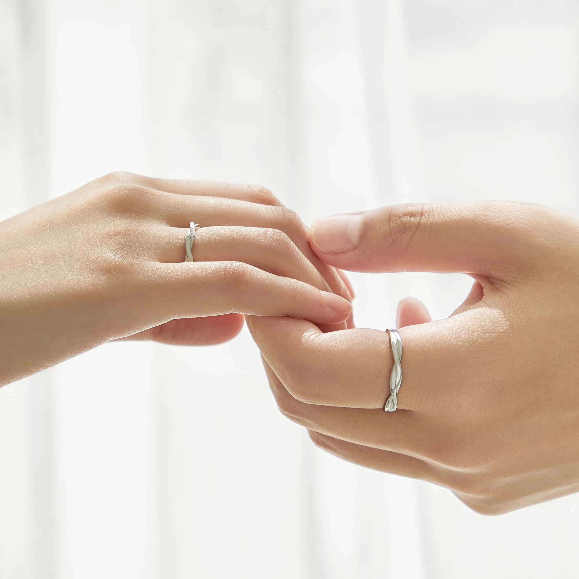 Пара серебряных колец Lao Feng Xiang S999 унисекс