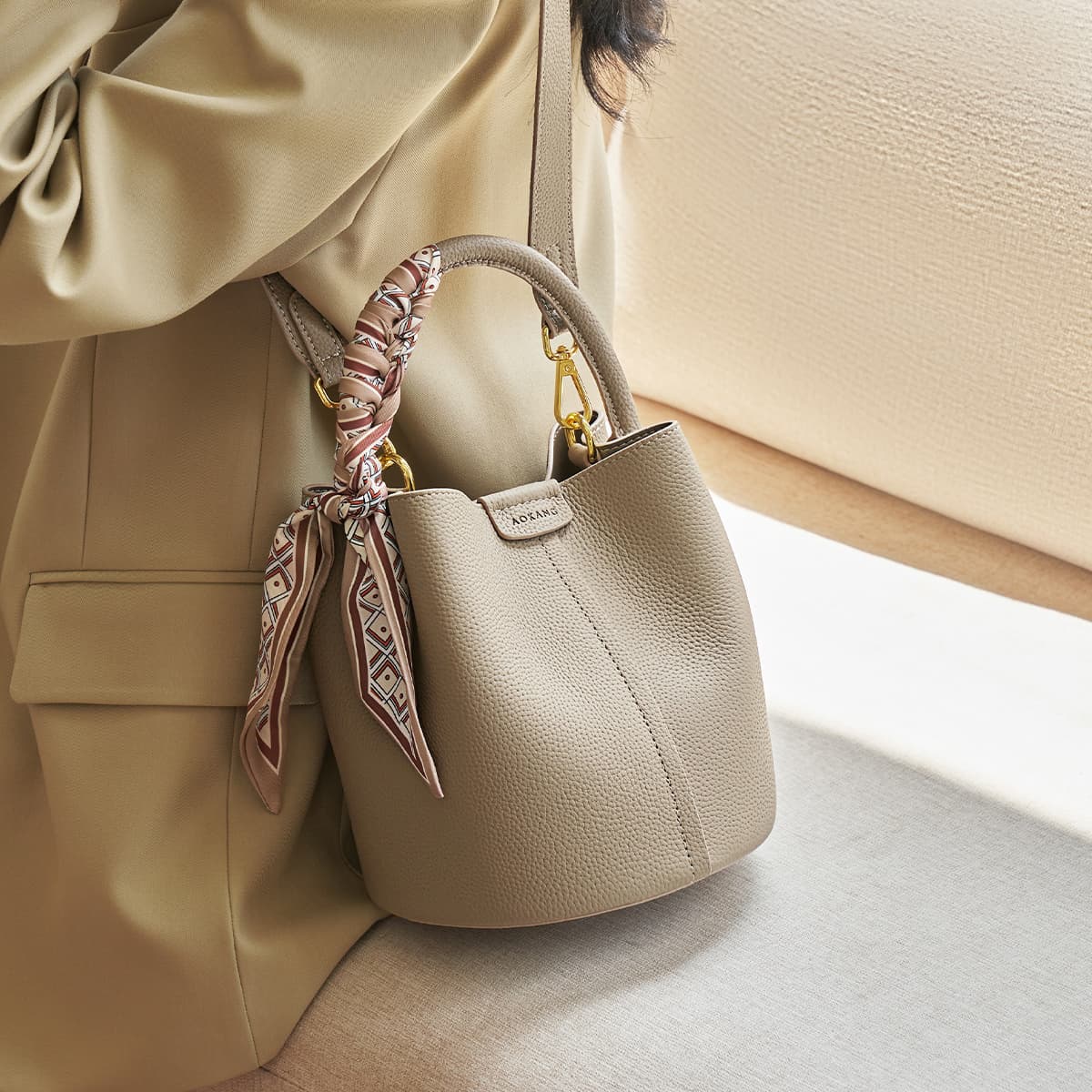 AOKANG Сумка через плечо из коровьей кожи, сумка через плечо, маленькая женская сумочка, разноцветная