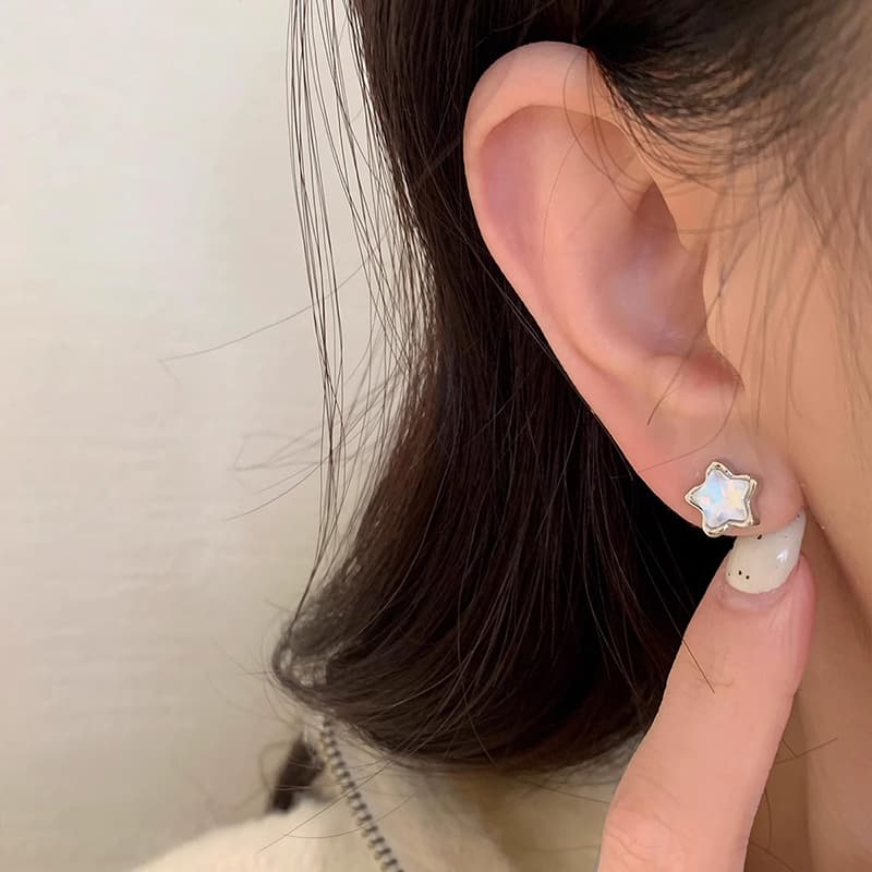 Женские серьги-гвоздики CMFY с цирконом