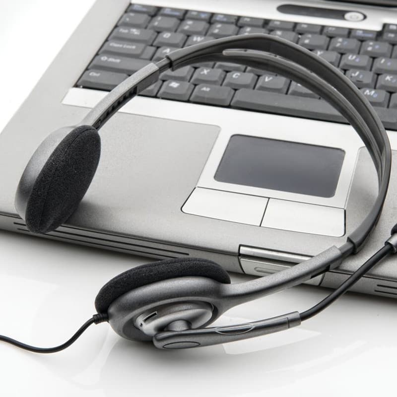 Регулируемые полноразмерные наушники Logitech H111 с мягкими губчатыми вкладышами для ушей